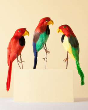 loro guacamayo artificial decorativo rojo