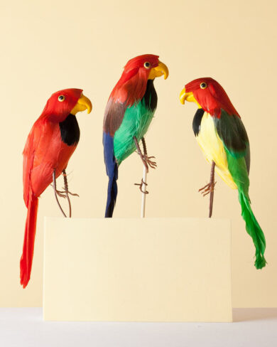 loro guacamayo artificial decorativo rojo